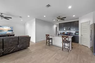 826 Green Clover Ln, Rosharon, TX 77583 - Photo 8