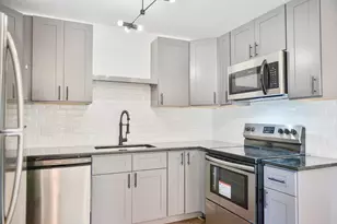 219 Marshall St, Houston, TX 77006 - Photo 1