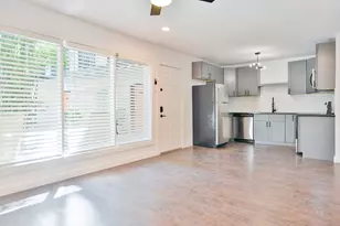 219 Marshall St, Houston, TX 77006 - Photo 2