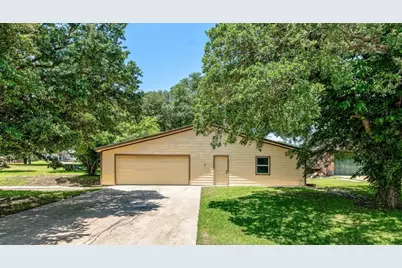 121 W Lakeview Drive, Point Blank, TX 77364 - Photo 1