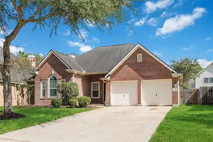 3519 Crescent Dr, Pearland, TX 77584 - Photo 1