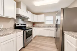 7902 Bowen St, Houston, TX 77051 - Photo 8