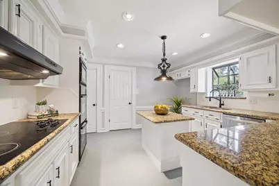 2007 Seven Oaks Drive, Kingwood, TX 77339 - Photo 2