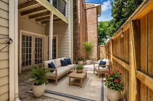 2001 Bering Dr, Houston, TX 77057 - Photo 2