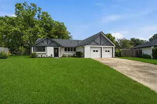 5703 Woodville Ln, Pearland, TX 77584 - Photo 1