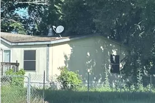 2537 Redwood Cir, Burleson, TX 76028 - Photo 2