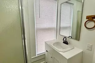 210 E Phillips St, Conroe, TX 77301 - Photo 16