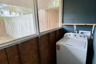 210 E Phillips St, Conroe, TX 77301 - Photo 24