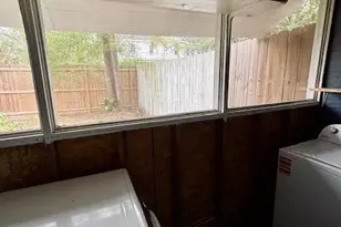 210 E Phillips St, Conroe, TX 77301 - Photo 26