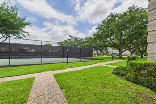 10380 Briar Forest Dr, Houston, TX 77042 - Photo 36