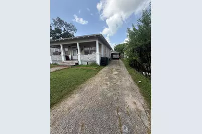 7635 Avenue C, Houston, TX 77012 - Photo 2