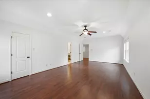 11211 Greenwillow St, Houston, TX 77035 - Photo 26