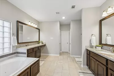 2809 Shadow Woods Court, Houston, TX 77043 - Photo 14