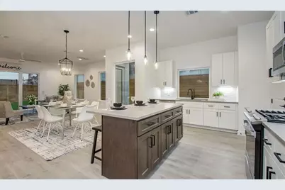 211 E 33rd Street, Houston, TX 77018 - Photo 2