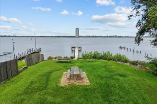 310 Lakeside Dr, Kemah, TX 77565 - Photo 2