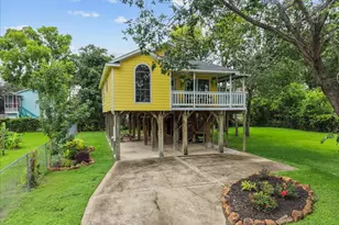 310 Lakeside Dr, Kemah, TX 77565 - Photo 1