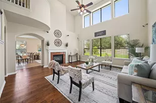 6715 Lathrop Ct, Sugar Land, TX 77479 - Photo 4