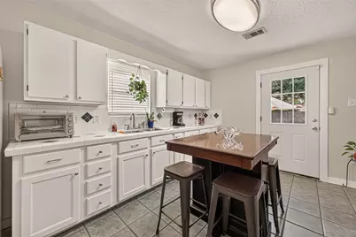 5943 Southlark Street, Houston, TX 77033 - Photo 10