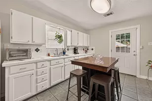 5943 Southlark St, Houston, TX 77033 - Photo 10