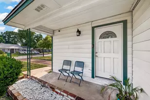 5943 Southlark St, Houston, TX 77033 - Photo 2