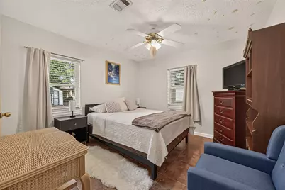 5943 Southlark Street, Houston, TX 77033 - Photo 18