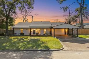 10151 Brinwood Dr, Houston, TX 77043 - Photo 1