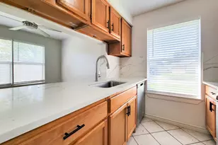 10102 Park Ln, La Porte, TX 77571 - Photo 8