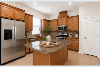 5 Cheswood Manor Drive, The Woodlands, TX 77382 - Photo 4