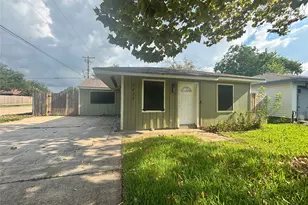 2432 38th Ave N, Texas City, TX 77590 - Photo 2