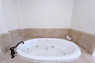 939 Queen Annes Rd, Houston, TX 77024 - Photo 36