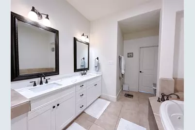 939 Queen Annes Road, Houston, TX 77024 - Photo 38