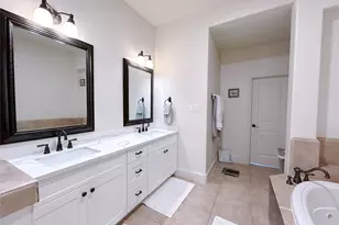 939 Queen Annes Rd, Houston, TX 77024 - Photo 38