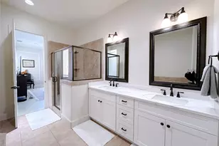 939 Queen Annes Rd, Houston, TX 77024 - Photo 32