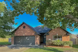 64 Tangerine Ct, Lake Jackson, TX 77566 - Photo 1