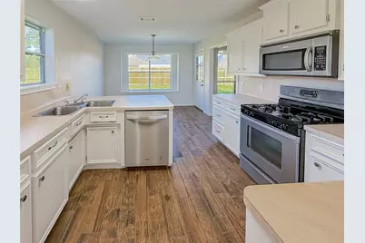 64 Tangerine Court, Lake Jackson, TX 77566 - Photo 6