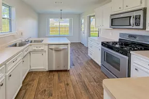 64 Tangerine Ct, Lake Jackson, TX 77566 - Photo 6