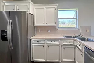 64 Tangerine Ct, Lake Jackson, TX 77566 - Photo 10