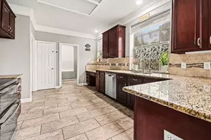 54 Parsley Ct, Lake Jackson, TX 77566 - Photo 12