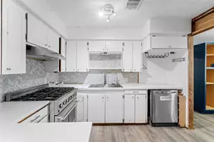 302 County Park Dr, League City, TX 77573 - Photo 10