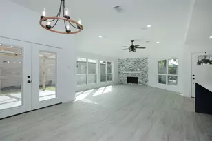8518 Furlong Ln, Houston, TX 77071 - Photo 12
