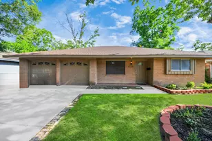 730 Columbia Ln, Deer Park, TX 77536 - Photo 2