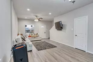 2411 Charles Rd, Houston, TX 77093 - Photo 6