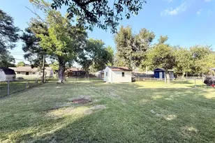 913 Wimberly St, Angleton, TX 77515 - Photo 24