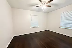 913 Wimberly St, Angleton, TX 77515 - Photo 12