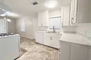 913 Wimberly St, Angleton, TX 77515 - Photo 6