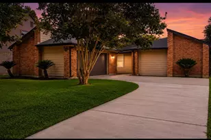 2126 Collingsfield Dr, Sugar Land, TX 77478 - Photo 22