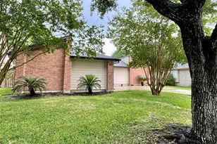 2126 Collingsfield Dr, Sugar Land, TX 77478 - Photo 4