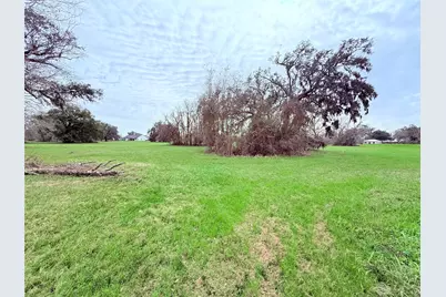 1370 Broken Arrow Trail, Angleton, TX 77515 - Photo 6