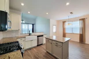 6511 Canyon Mist Ln, Dickinson, TX 77539 - Photo 12