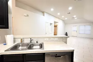 6818 Hampden Point Ct, Houston, TX 77040 - Photo 6